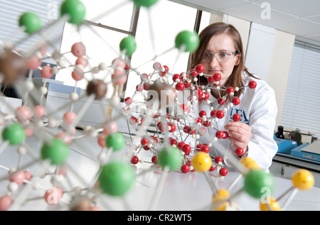 Technicien de laboratoire femelle in lab Banque D'Images