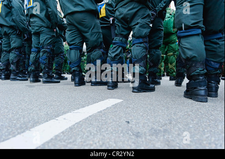 La présence policière massive, manifestation contre le sommet de l'OTAN en 2009, Freiburg, Bade-Wurtemberg, publicground Banque D'Images