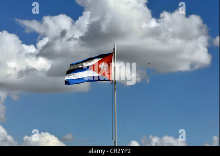 Drapeau cubain au vent, Cuba, Antilles, Caraïbes, Amérique Centrale, Amérique Latine Banque D'Images