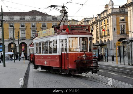 Yellowbus, deux visites guidées, visites de tramway, Lisbonne, Lisbonne, Portugal, Europe Banque D'Images