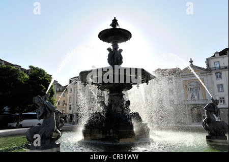 Fontaine avec des sculptures, la place Rossio, Praça de Dom Pedro IV, le quartier historique, Lisbonne, Lisbonne, Portugal, Europe Banque D'Images