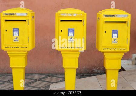 Dans les boîtes aux lettres de la Poste royale marocaine, Poste Maroc, Marrakech, Maroc, Afrique Banque D'Images