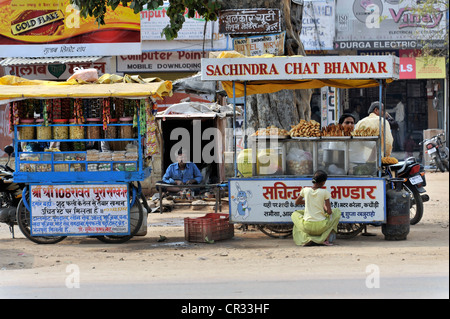 Emplacement, vendeur de rue, cook shop, Orchha, Madhya Pradesh, Inde du Nord, Inde, Asie Banque D'Images