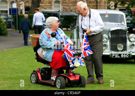 Hauts femme cheval autour de son triporteur être patriote à l'occasion du Jubilé de week-end en Angleterre Banque D'Images