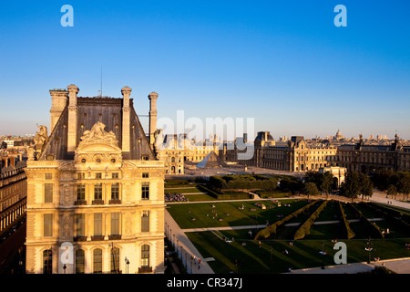 France, Paris, vue sur le musée du Louvre et jardin des Tuileries à partir de la Grande Roue Banque D'Images