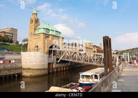 Landungsbruecken, St Pauli Landing Bridges, Hambourg, Allemagne, Europe Banque D'Images