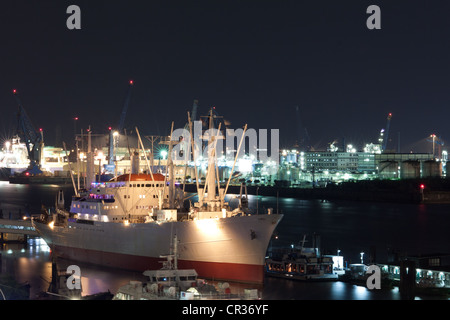 Bateau Musée, Cap San Diego, dans le port de Hambourg la nuit, Hambourg, Allemagne, Europe Banque D'Images