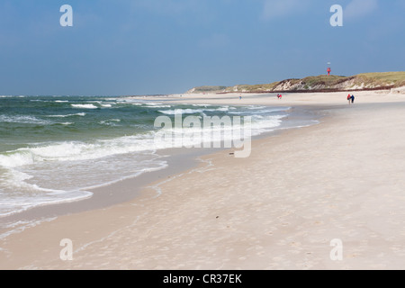 Plage de sable à Hoernum Odde avec balise de navigation, Hoernum, Sylt, Frise du Nord, Schleswig-Holstein, Allemagne, Europe Banque D'Images