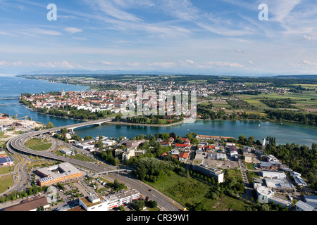 Vue aérienne de la ville de Konstanz avec une vue vers les Alpes Suisses, Constance district, Bade-Wurtemberg, Allemagne, Europe Banque D'Images