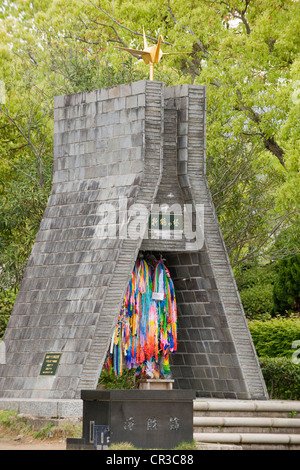 Le Japon, l'île de Kyushu, la région de Kyushu, Nagasaki, Quartier Urakami, Parc de la paix de Nagasaki, Nagasaki parc de la paix, des grues de papier (la paix Banque D'Images