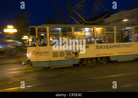 Le tramway dans le centre-ville, Lviv, Ukraine Banque D'Images