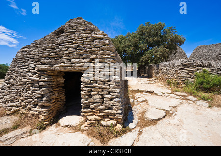 La France, Vaucluse, Luberon, Gordes, étiqueté Les Plus Beaux Villages de France, village des Bories, les maisons construites en pierres sèches Banque D'Images