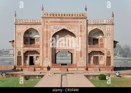 Porte de l'Est, d'un mausolée Itimad-ud-Daula et jardin, tombeau, Agra, Uttar Pradesh, Inde, Asie Banque D'Images