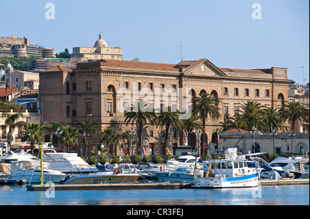 Italie, Sicile, province de Messine, Milazzo, marina, embarquement pour les îles Eoliennes sur le Nord de l'île Banque D'Images