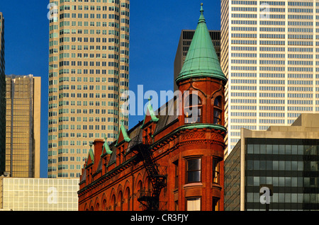 Le Canada, l'Ontario, Toronto, province Gooderham Flatiron Building à l'avant-plan dans le centre-ville Banque D'Images