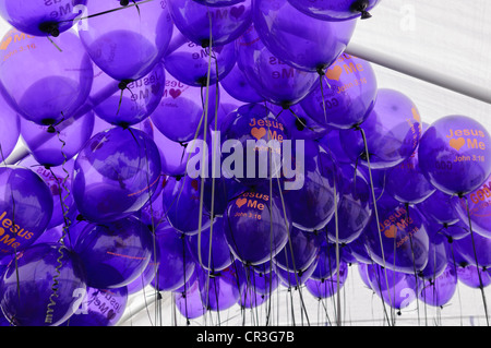 'Jésus m'aime" Jean 3:16 ballons Banque D'Images