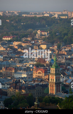 Vue de l'Wysokyi Samok à la Cathédrale Orthodoxe et le centre-ville, Lviv, Ukraine Banque D'Images