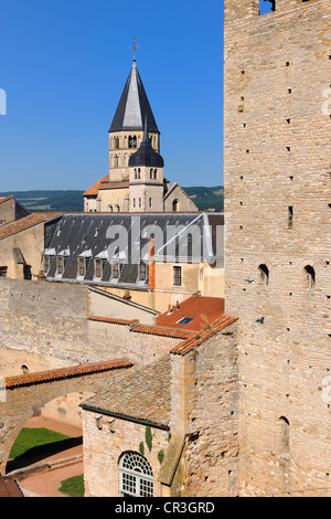 France, Saône et Loire, Mâconnais, ancienne abbaye de Cluny, de l'eau Holly Bell Tower (mention obligatoire RMN) Banque D'Images