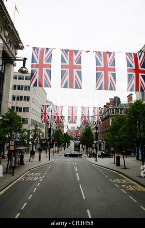 Oxford Street à Londres, décoré de drapeaux Union Jack pour célébrer le Jubilé de diamant de la Reine [éditorial] Banque D'Images