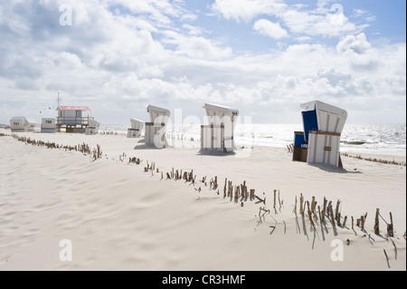 Chaises de plage en osier couvert, Westerland, Sylt, Schleswig-Holstein, Allemagne, Europe Banque D'Images