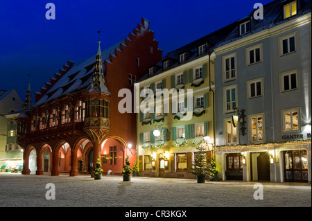 Wintry Muensterplatz square, Freiburg im Breisgau, Bade-Wurtemberg, Allemagne, Europe Banque D'Images