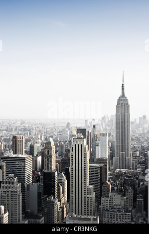 Vue depuis le Rockefeller Center avec l'Empire State Building, Manhattan, New York, USA Banque D'Images