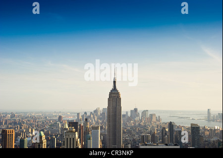 Vue depuis le Rockefeller Center avec l'Empire State Building, Manhattan, New York, USA Banque D'Images