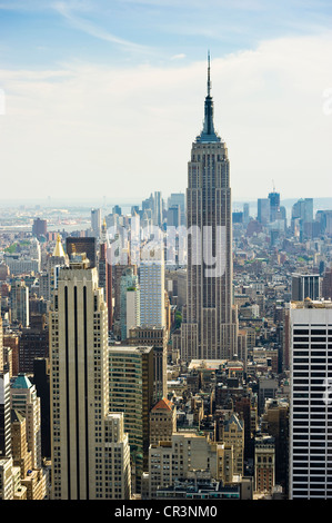 Empire State Building, vue depuis le Rockefeller Center, Manhattan, New York, USA Banque D'Images