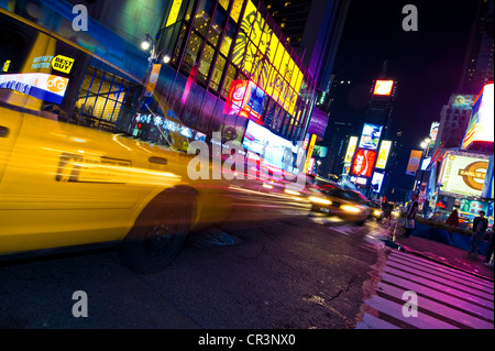 Le trafic routier de nuit, Broadway et Times Square, Manhattan, New York, USA, Amérique Latine Banque D'Images