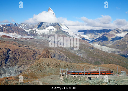 Célèbre montagne Matterhorn (Cervin) pointe sur la frontière italienne en Suisse Banque D'Images