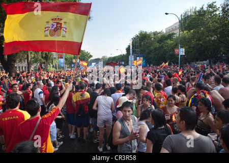 Rassemblement des partisans espagnols pour la visualisation du dernier match, la finale de la Coupe du Monde de la FIFA 2010, Madrid, Spain, Europe Banque D'Images