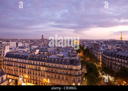 France, Paris, les immeubles haussmannien à la croisée des chemins entre la Rue de Lille et la Rue Auber Banque D'Images