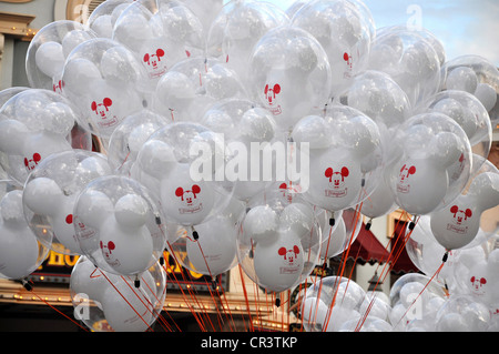 Exposition magnifique de blanc et rouge Ballons Mickey Mouse à Disneyland, Anaheim, Californie Banque D'Images