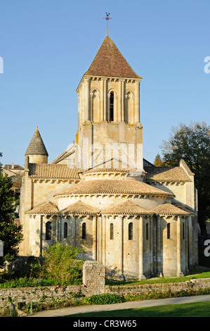 Eglise Saint Hilaire l'église, le Français moyen, Chemin de Saint Jacques, Melle, Poitiers, département des Deux-Sèvres, Poitou-Charentes, France Banque D'Images