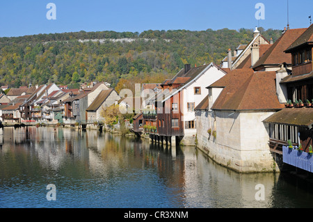 Rivière loue, village, Ornans, Besançon, département du Doubs, Franche-Comté, France, Europe, PublicGround Banque D'Images