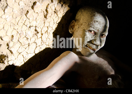 Jeune, visage peint, cérémonie de circoncision traditionnelle, le Transkei, Eastern Cape, Afrique du Sud, l'Afrique Banque D'Images