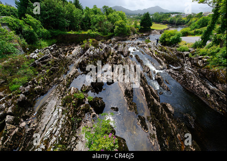 Le Sneem River, Sneem, Ring of Kerry, comté de Kerry, Irlande, Europe Banque D'Images