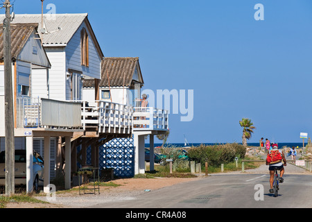 France, Aude, Corbières, Gruissan Plage, village avec des chalets sur pilotis construit à l'origine par les pêcheurs qui s'est rendu célèbre par Banque D'Images