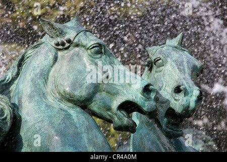 France, Paris, fontaine Carpeaux les chevaux dans le jardin de l'observatoire Banque D'Images