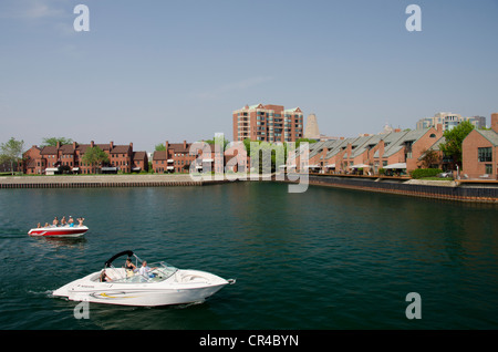 New York, Buffalo, 7270. waterfront marina, à des vestiges historiques, Buffalo, en distance. Banque D'Images