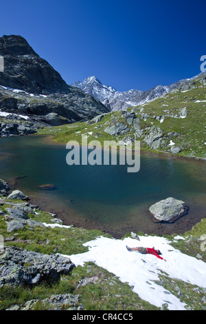 France Savoie Méribel Le Parc National de la Vanoise Parc National de La Vanoise Mont Coua lake 2660m dominé par Grand Mont Coua Banque D'Images