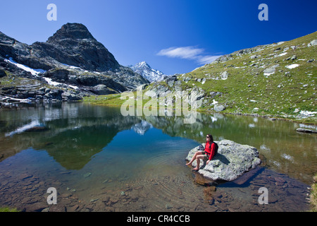 France Savoie Méribel Le Parc National de la Vanoise Parc National de La Vanoise Mont Coua lake 2660m dominé par Grand Mont Coua Banque D'Images