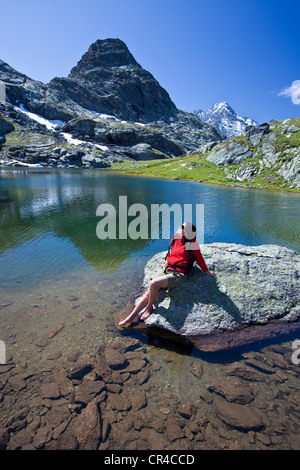 France Savoie Méribel Le Parc National de la Vanoise Parc National de La Vanoise Mont Coua lake 2660 m dominé par Grand Mont Banque D'Images