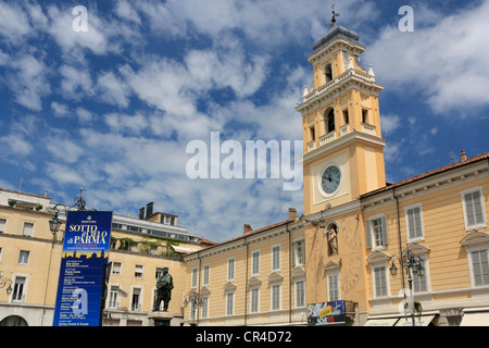 Palazzo del Governatore avec tour de l'horloge, palais du gouverneur, la Piazza Garibaldi, Parme, Emilie-Romagne, Italie, Europe Banque D'Images