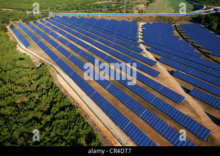 La France, Var, Vinon sur verdon, à effet photovoltaïque (vue aérienne) Banque D'Images