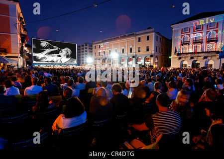 Festival International du Film de Locarno, événement annuel, à la Piazza Grande, Locarno, canton du Tessin, Suisse, Europe Banque D'Images