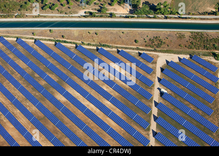 La France, Var, Vinon sur verdon, à effet photovoltaïque (vue aérienne) Banque D'Images