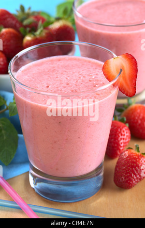 Lait frappé aux fraises fraîchement préparé Banque D'Images