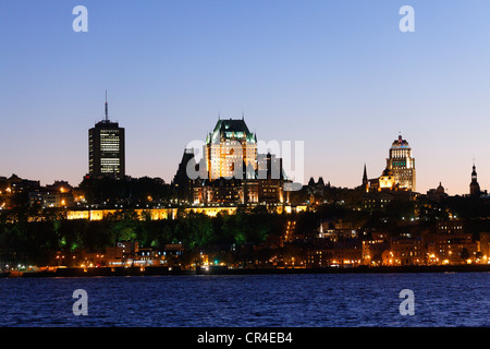 Des toits de la ville de Québec, au crépuscule, fleuve Saint-Laurent, Québec, site du patrimoine mondial de l'Unesco, Québec, Canada Banque D'Images