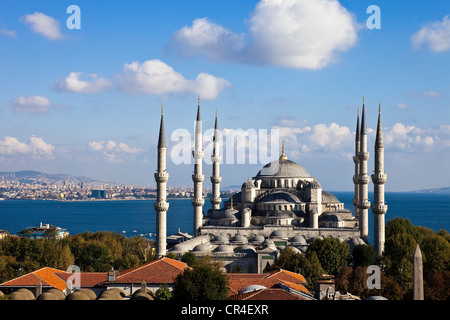 La Turquie, Istanbul, centre historique, patrimoine mondial de l'Unesco de Sultanahmet, Sultan Ahmet Camii (Mosquée Bleue) et le Bosphore Banque D'Images